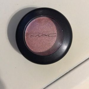 MAC eyeshadow in Gleam
